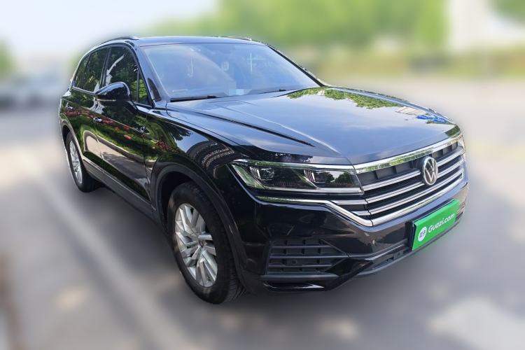Used Volkswagen Touareg 2021 2.0 TSI Flagship Special Edition Front Right 45 Deg