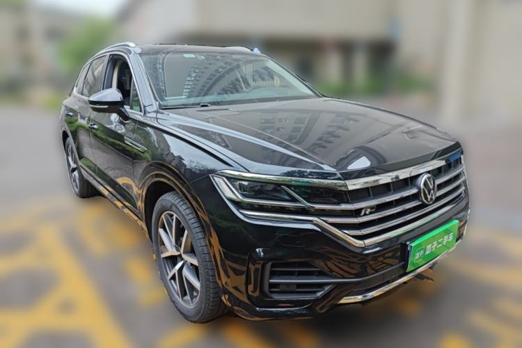 Used Volkswagen Touareg 2021 3.0 TSI Prestige Edition Classic Sport Package Front Right 45 Deg