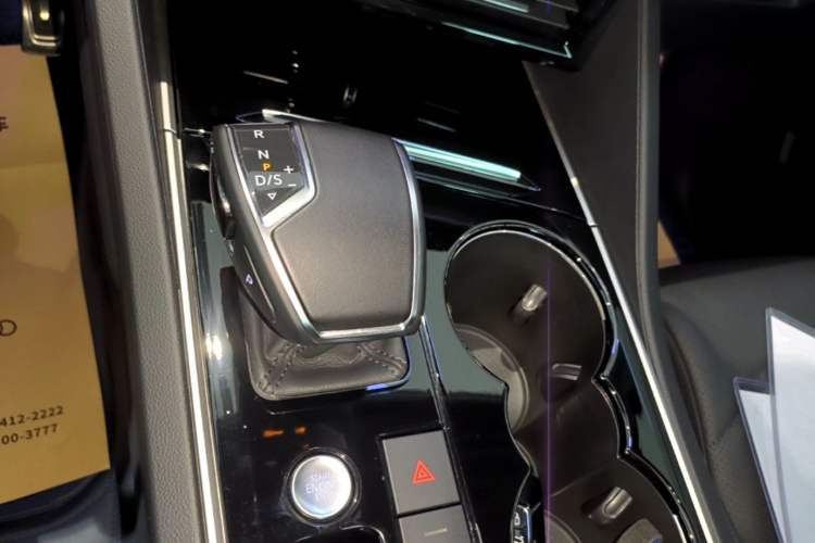 Used Volkswagen Touareg 2021 3.0 TSI Luxury Edition Black Diamond Sport Package Gear Lever