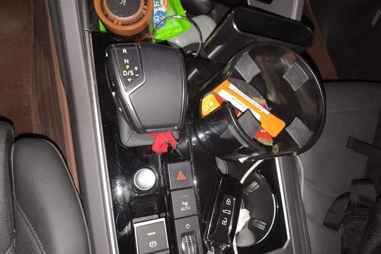 Used Volkswagen Touareg 2021 3.0 TSI Luxury Edition Black Diamond Sport Package Gear Lever
