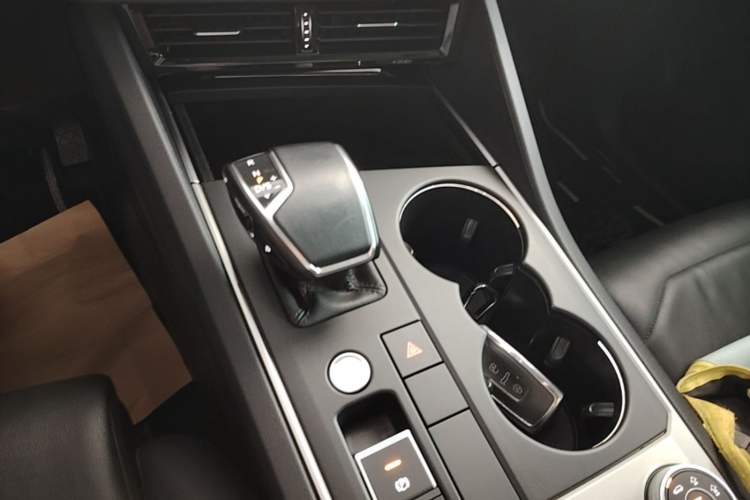 Used Volkswagen Touareg 2021 2.0 TSI Flagship Special Edition Gear Lever