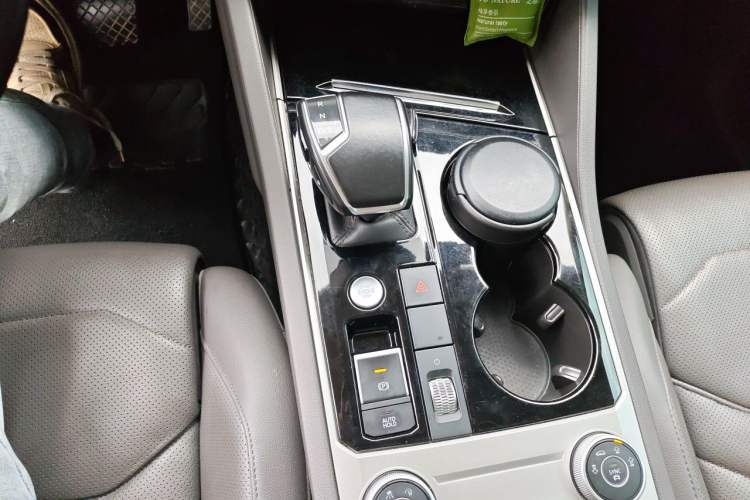 Used Volkswagen Touareg 2021 2.0 TSI RuiShang Edition Gear Lever