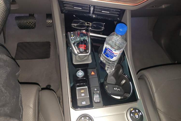 Used Volkswagen Touareg 2021 2.0 TSI Ruiyi Edition Gear Lever