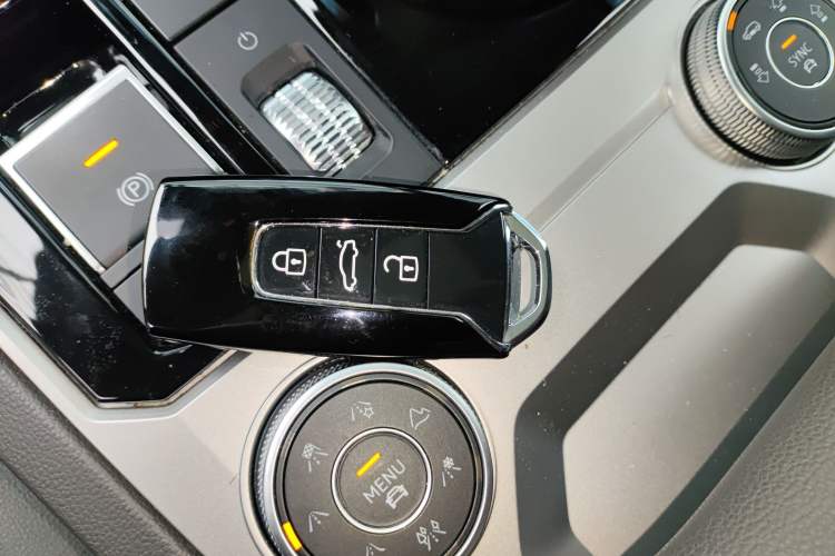 Used Volkswagen Touareg 2021 3.0 TSI Luxury Edition Black Diamond Sport Package Interior 1