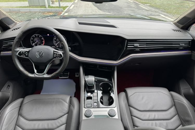 Used Volkswagen Touareg 2021 3.0 TSI Prestige Edition Classic Sport Package Interior 1