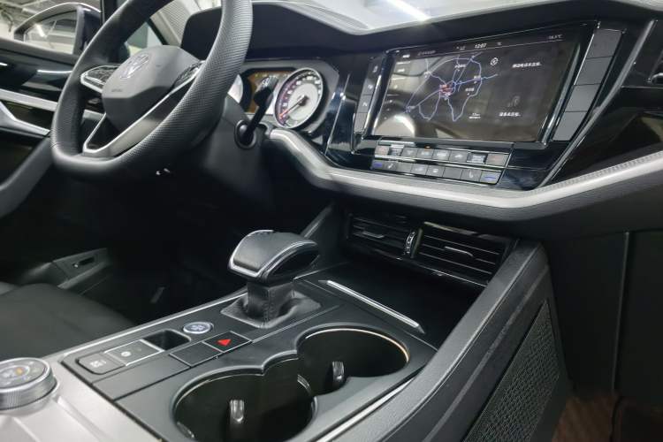 Used Volkswagen Touareg 2021 2.0 TSI Flagship Special Edition Interior 10