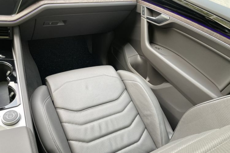 Used Volkswagen Touareg 2021 3.0 TSI Prestige Edition Classic Sport Package Interior 10