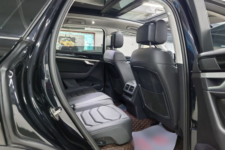 Used Volkswagen Touareg 2021 2.0 TSI Flagship Special Edition Interior 11