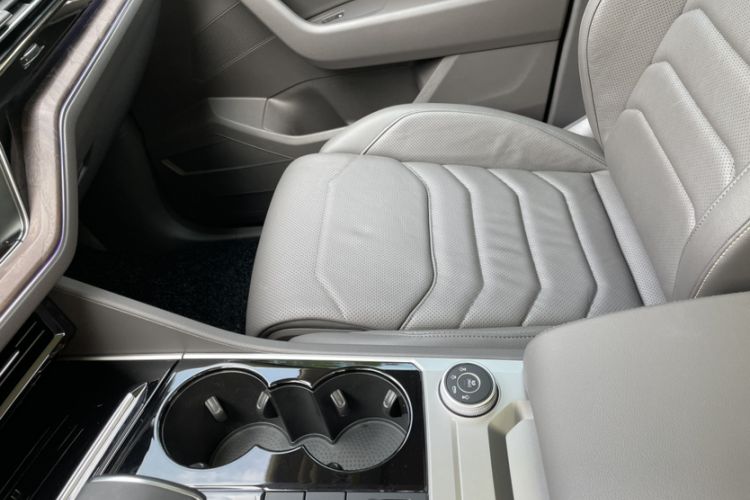 Used Volkswagen Touareg 2021 3.0 TSI Prestige Edition Classic Sport Package Interior 11