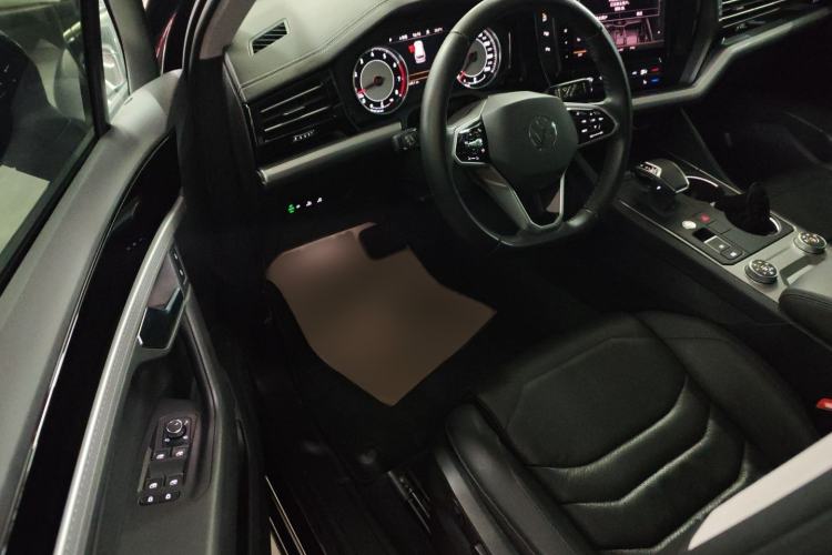 Used Volkswagen Touareg 2021 2.0 TSI Flagship Special Edition Interior 3