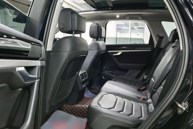 Used Volkswagen Touareg 2021 2.0 TSI Flagship Special Edition Interior 3