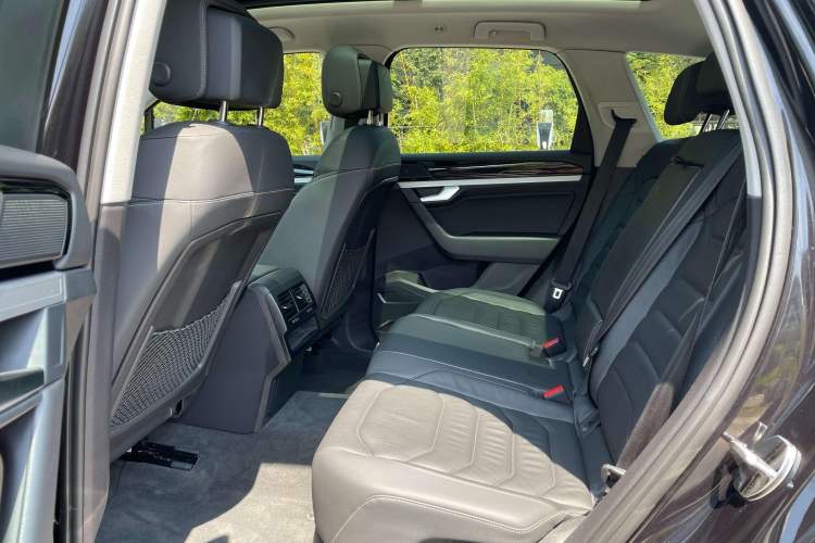Used Volkswagen Touareg 2021 2.0 TSI Flagship Special Edition Interior 3