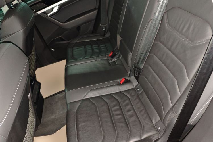 Used Volkswagen Touareg 2021 2.0 TSI Flagship Special Edition Interior 4