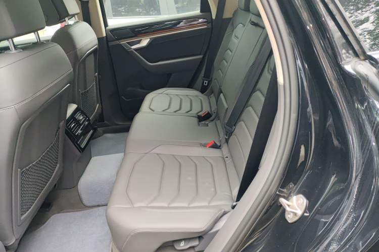 Used Volkswagen Touareg 2021 3.0 TSI Luxury Edition Black Diamond Sport Package Interior 4