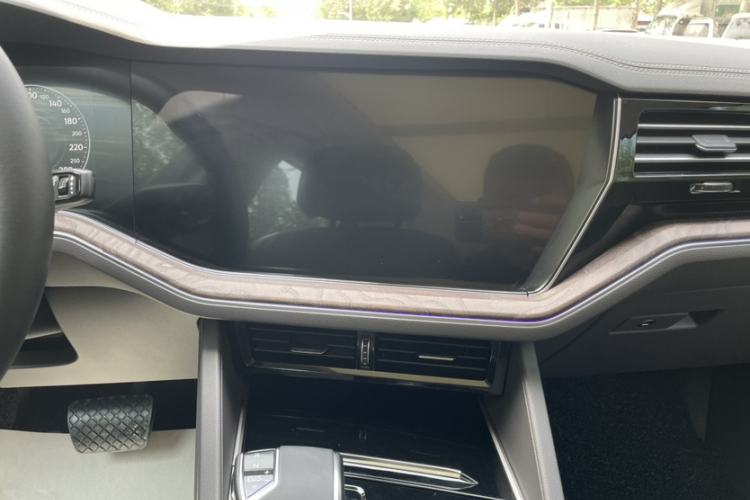 Used Volkswagen Touareg 2021 3.0 TSI Prestige Edition Classic Sport Package Interior 4