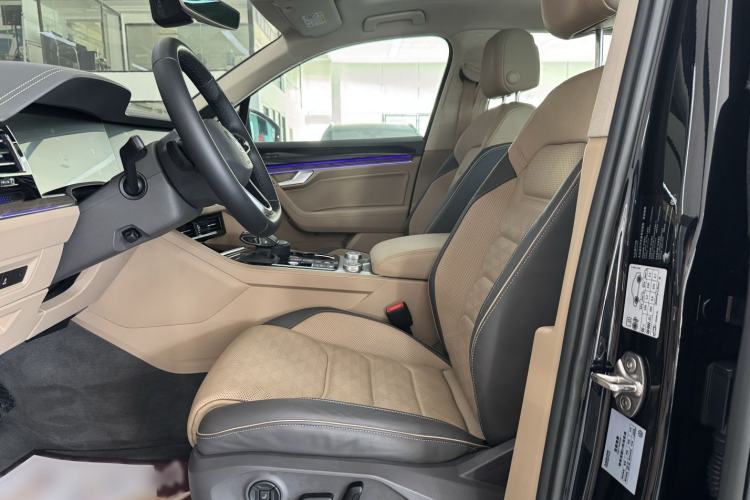 Used Volkswagen Touareg 2021 3.0 TSI Prestige Edition Interior 6