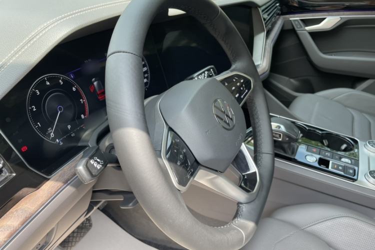 Used Volkswagen Touareg 2021 3.0 TSI Prestige Edition Classic Sport Package Interior 9