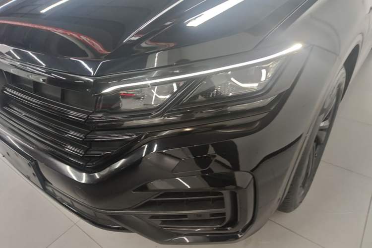 Used Volkswagen Touareg 2021 3.0 TSI Luxury Edition Black Diamond Sport Package Left Front Headlight