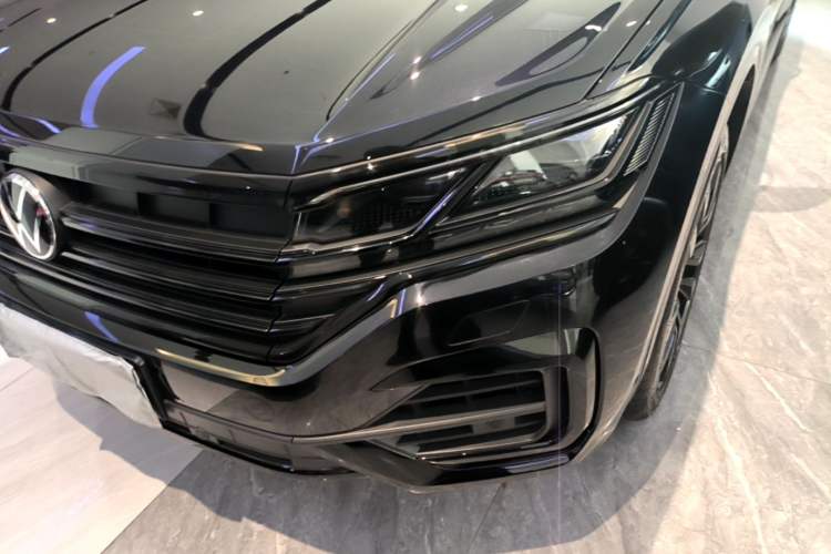 Used Volkswagen Touareg 2021 3.0 TSI Luxury Edition Black Diamond Sport Package Left Front Headlight