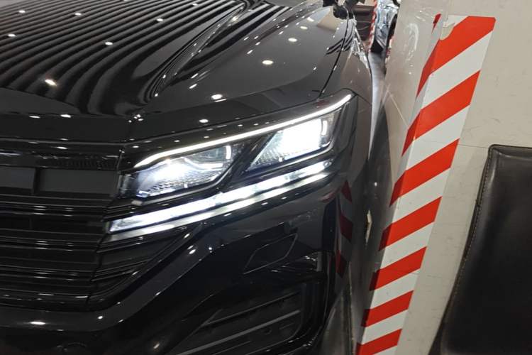 Used Volkswagen Touareg 2021 3.0 TSI Prestige Edition Left Front Headlight