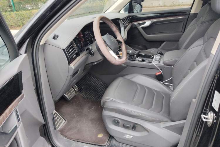 Used Volkswagen Touareg 2021 2.0 TSI RuiShang Edition Left Front Seat