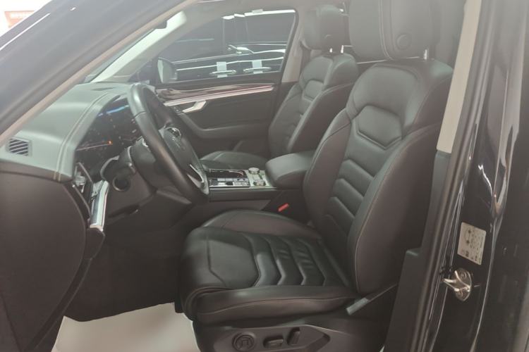 Used Volkswagen Touareg 2021 3.0 TSI Luxury Edition Black Diamond Sport Package Left Front Seat