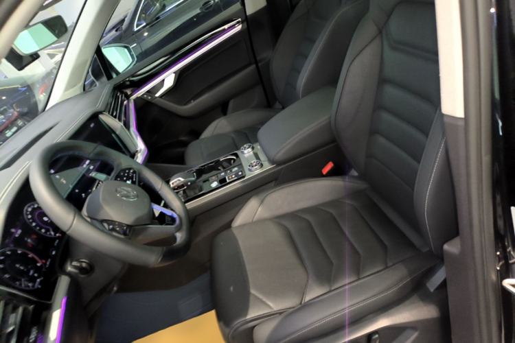 Used Volkswagen Touareg 2021 3.0 TSI Luxury Edition Black Diamond Sport Package Left Front Seat
