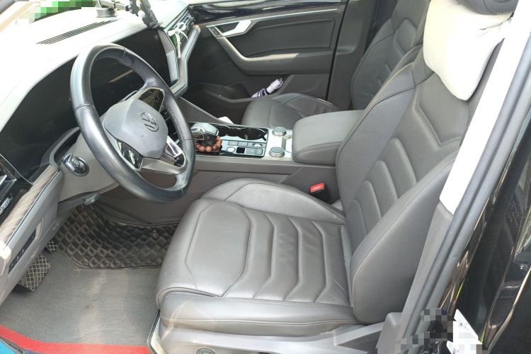 Used Volkswagen Touareg 2021 3.0 TSI Luxury Edition Black Diamond Sport Package Left Front Seat