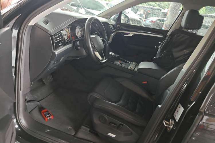 Used Volkswagen Touareg 2021 2.0 TSI Flagship Special Edition Left Front Seat