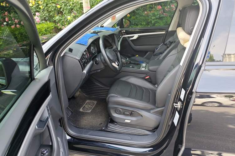 Used Volkswagen Touareg 2021 2.0 TSI Flagship Special Edition Left Front Seat
