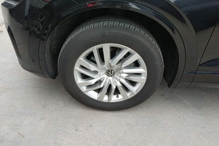 Used Volkswagen Touareg 2021 2.0 TSI RuiShang Edition Left Front Wheel Hub