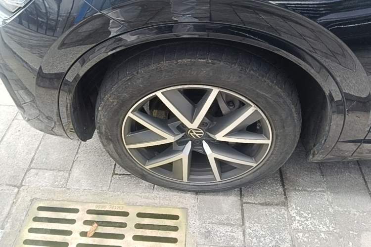 Used Volkswagen Touareg 2021 3.0 TSI Prestige Edition Classic Sport Package Left Front Wheel Hub