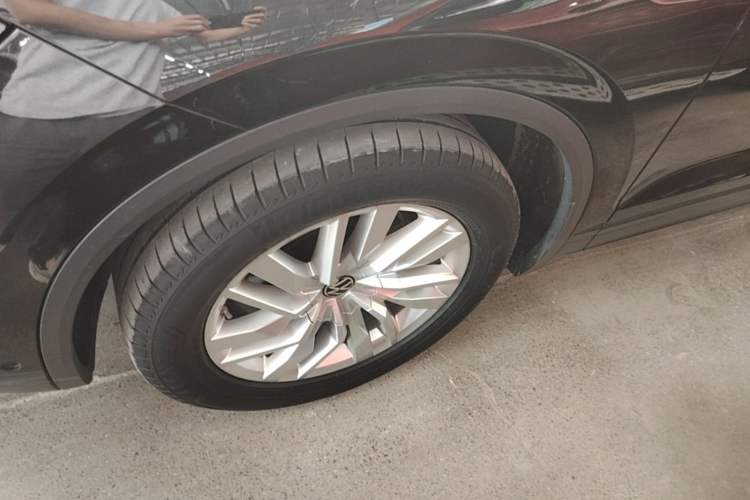 Used Volkswagen Touareg 2021 2.0 TSI Flagship Special Edition Left Front Wheel Hub