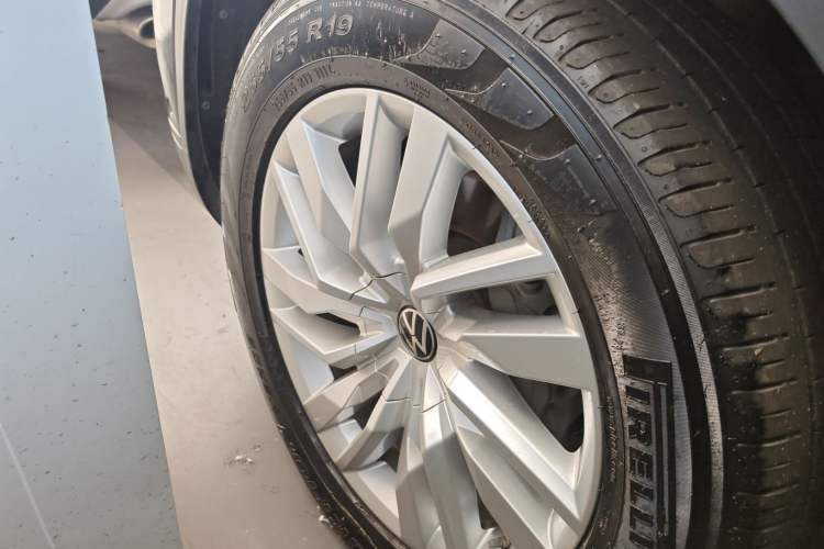 Used Volkswagen Touareg 2021 2.0 TSI Flagship Special Edition Left Front Wheel Hub