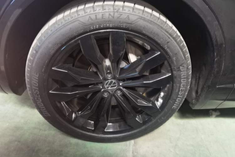 Used Volkswagen Touareg 2021 3.0 TSI Prestige Edition Left Front Wheel Hub