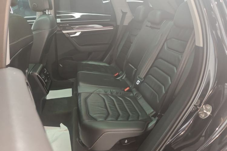 Used Volkswagen Touareg 2021 3.0 TSI Luxury Edition Black Diamond Sport Package Left Rear Seat