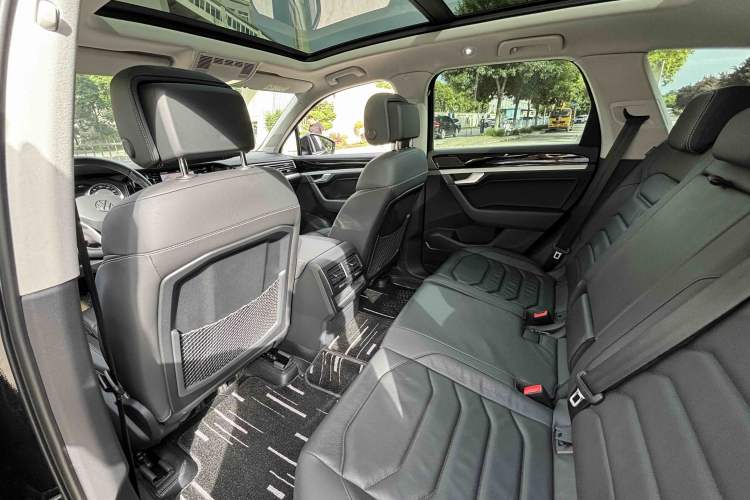 Used Volkswagen Touareg 2021 2.0 TSI Flagship Special Edition Left Rear Seat