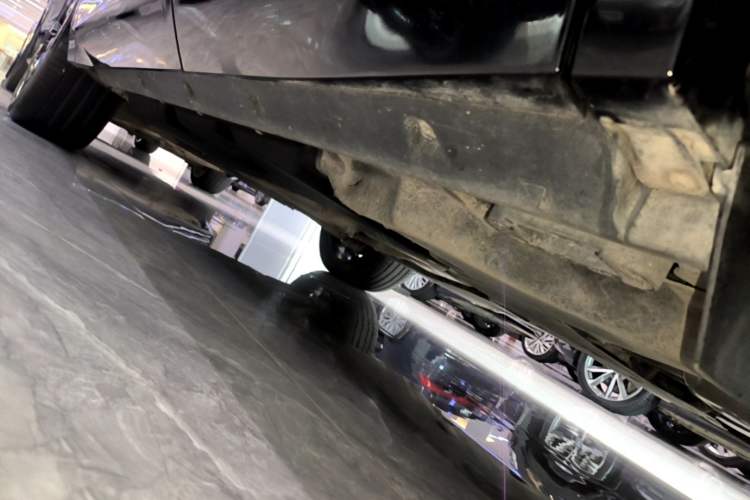 Used Volkswagen Touareg 2021 3.0 TSI Luxury Edition Black Diamond Sport Package Left Side Sill