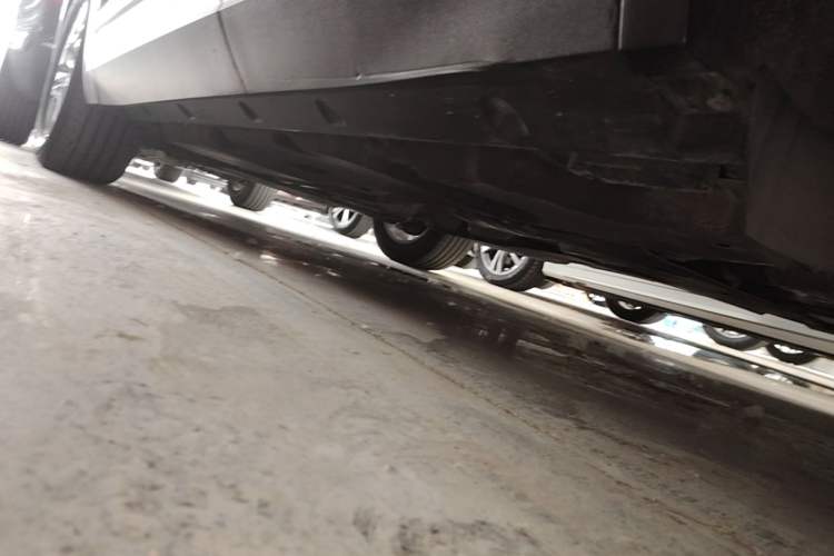 Used Volkswagen Touareg 2021 2.0 TSI Flagship Special Edition Left Side Sill