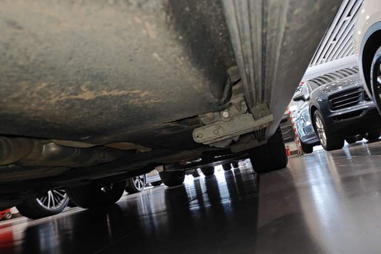 Used Volkswagen Touareg 2021 3.0 TSI Prestige Edition Left Side Sill