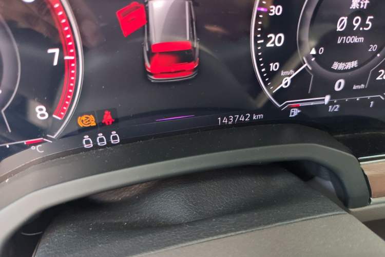 Used Volkswagen Touareg 2021 3.0 TSI Prestige Edition Classic Sport Package Odometer Close Up