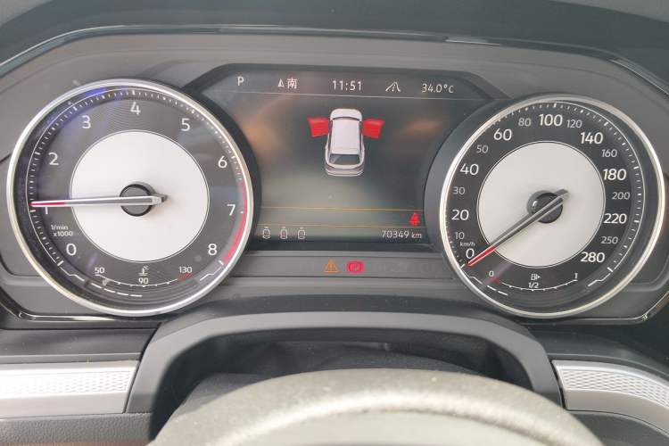 Used Volkswagen Touareg 2021 2.0 TSI RuiShang Edition Odometer Close Up