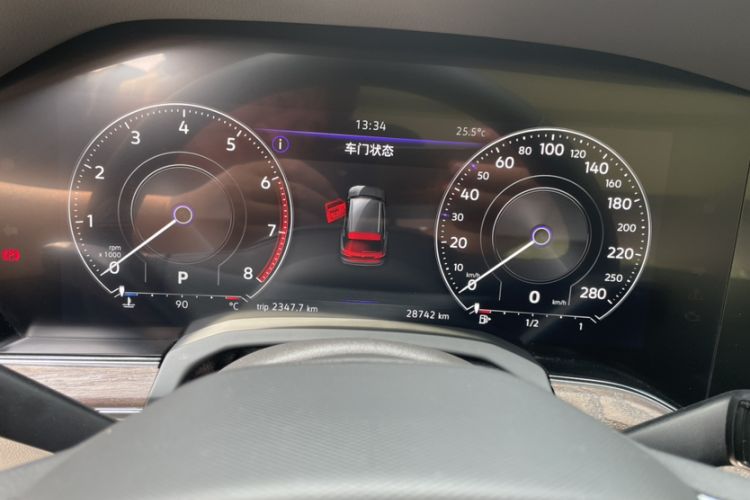 Used Volkswagen Touareg 2021 3.0 TSI Prestige Edition Classic Sport Package Odometer Close Up