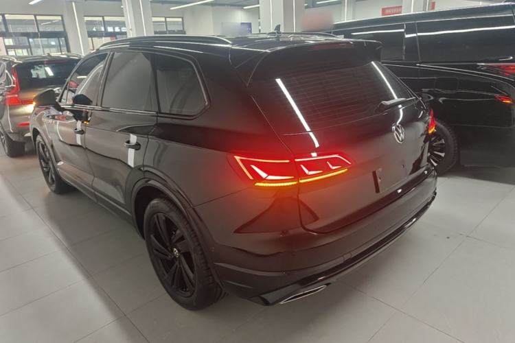 Used Volkswagen Touareg 2021 3.0 TSI Luxury Edition Black Diamond Sport Package Rear Left 45 Deg
