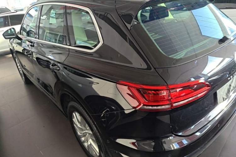 Used Volkswagen Touareg 2021 2.0 TSI RuiShang Edition Rear Left 45 Deg