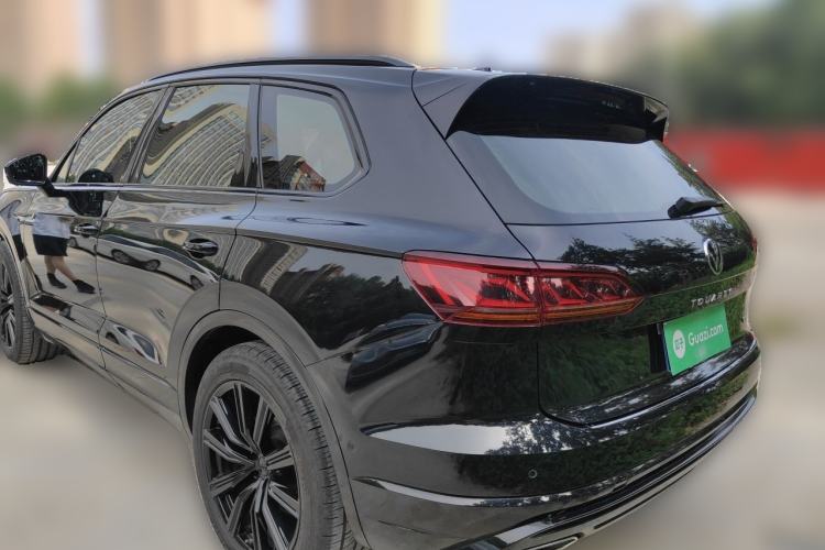 Used Volkswagen Touareg 2021 3.0 TSI Luxury Edition Black Diamond Sport Package Rear Left 45 Deg