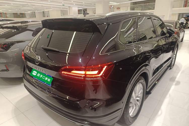 Used Volkswagen Touareg 2021 2.0 TSI Flagship Special Edition Rear Right 45 Deg