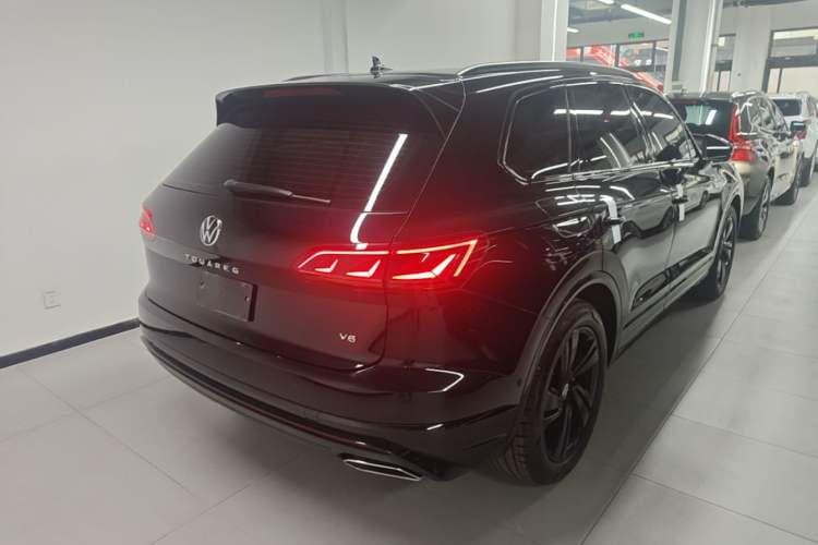 Used Volkswagen Touareg 2021 3.0 TSI Luxury Edition Black Diamond Sport Package Rear Right 45 Deg