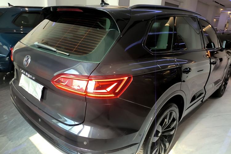 Used Volkswagen Touareg 2021 3.0 TSI Luxury Edition Black Diamond Sport Package Rear Right 45 Deg