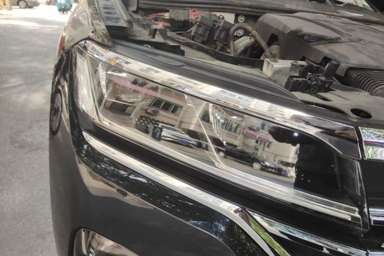 Used Volkswagen Touareg 2021 2.0 TSI RuiShang Edition Right Front Headlight
